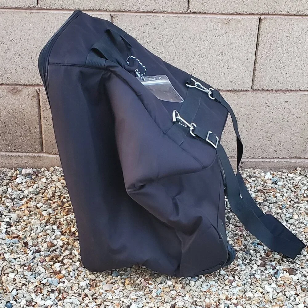 Vintage Stags Leap Wine Cellars Zip Around Rolling Luggage Travel Bag